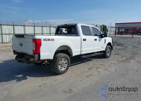 2017 Ford F-250 Xl z USA, uszkodzony, nr VIN 1FT7W2BT6HEB21050
